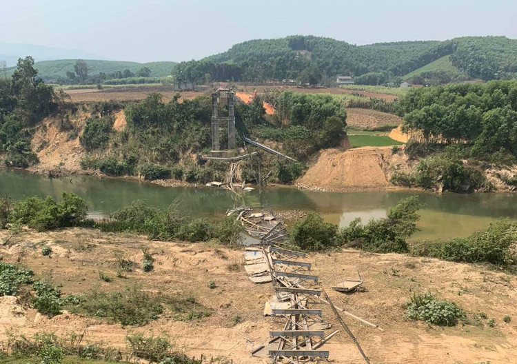 Hien truong cau treo Ke Ninh o Nghe An vua do sap