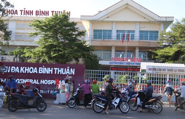 Nguoi phu nu roi tang 4 Benh vien da khoa Binh Thuan tu vong