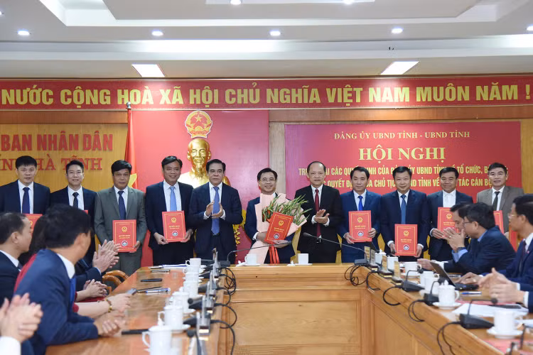 Ha Tinh bo nhiem hang loat lanh dao cac so, nganh sau sap nhap