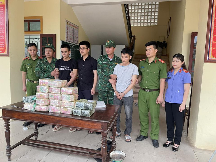 Van chuyen thue 24kg ma tuy, 3 doi tuong linh an tu hinh-Hinh-2