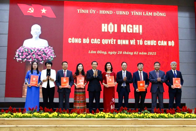 Lâm Đồng bổ nhiệm 6 Giám đốc sở sau hợp nhất Lam Dong bo nhiem 6 Giam doc so sau hop nhat