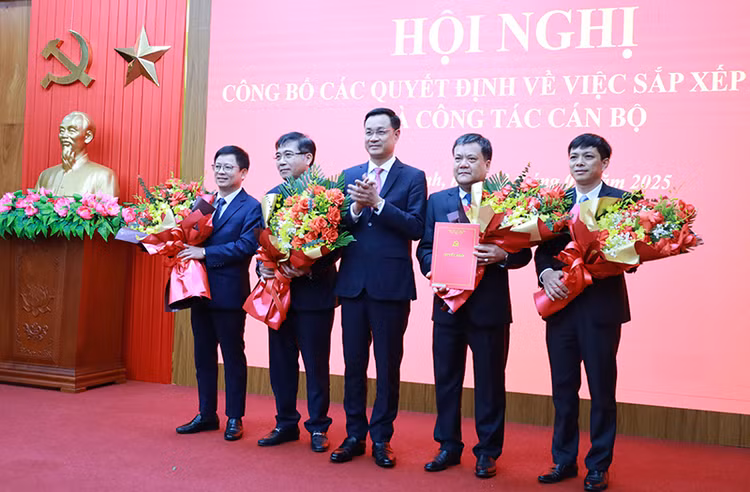 Quang Binh bo nhiem, dieu dong nhieu lanh dao chu chot