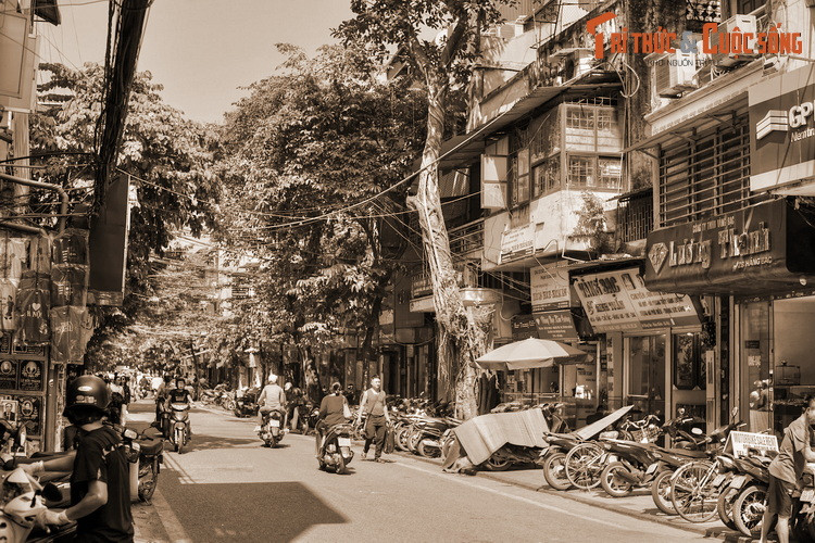 Pho doi tien nuc tieng Ha Noi xua bay gio ra sao?