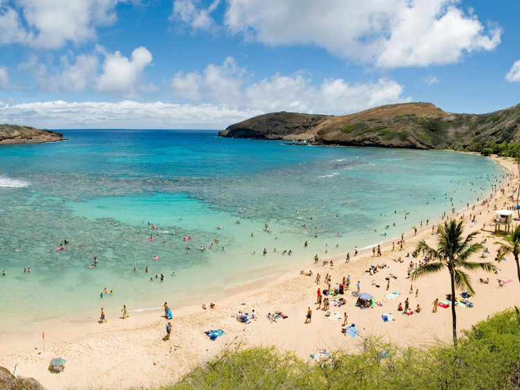 Môi trường thiên nhiên Hawaii chịu nhiều áp lực từ khách du lịch. Ảnh: Pan American Travel.