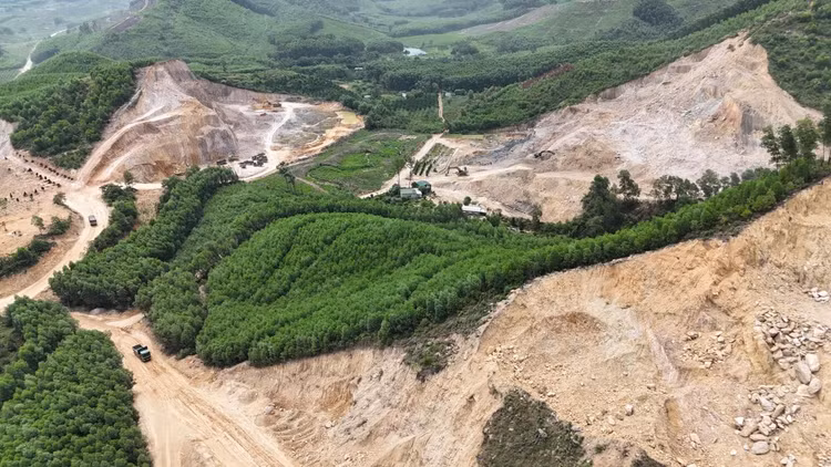 Khai thac dat vuot cong suat, doanh nghiep bi phat 300 trieu dong