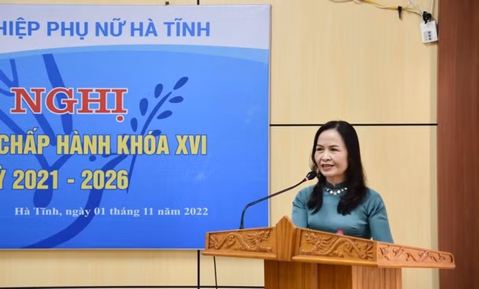 Dùng xe công vụ đón con, Chủ tịch Hội LHPN Hà Tĩnh bị kiểm điểm Dung xe cong vu don con, Chu tich Hoi LHPN Ha Tinh bi kiem diem