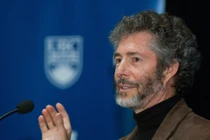 Giáo sư giàu nhất thế giới, tỷ phú "dị" nhất Silicon