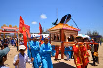 Cá Ông dạt bờ Lý Sơn, bí ẩn nghi lễ trăm năm văn hóa biển