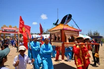 Cá Ông dạt bờ Lý Sơn, bí ẩn nghi lễ trăm năm văn hóa biển