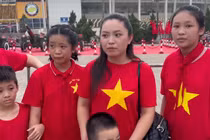 Không khí tưng bừng tại Mỹ Đình chờ đoàn xe diễu binh ngày 21/8