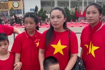 Không khí tưng bừng tại Mỹ Đình chờ đoàn xe diễu binh ngày 21/8