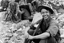 Xúc động câu chuyện phía sau ‘nụ cười chiến thắng bên Thành cổ Quảng Trị’