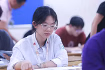 Hơn 1,16 triệu sĩ tử hồi hộp đến điểm thi trước giờ G.