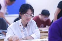 Hơn 1,16 triệu sĩ tử hồi hộp đến điểm thi trước giờ G.