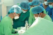 Ghép bàn tay vào chân ở Bình Dương tiếp nối kỳ tích ghép chi thể Việt Nam