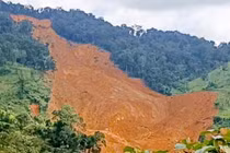 Sạt lở đất quy mô lớn ở Đà Nẵng giữa trời nắng, nguyên nhân bất ngờ