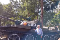 Thời khắc lịch sử qua lời kể của người lái xe tăng húc đổ cổng Dinh Độc Lập