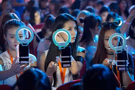 Góc khuất nghề livestream, áp lực khiến nhiều người bỏ cuộc