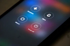 Cho mượn điện thoại, bí kíp 5 giây khóa chặt dữ liệu 