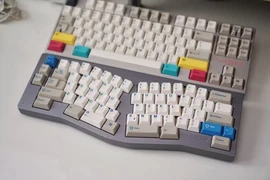 Vì sao bàn phím máy tính lại lệch hàng suốt 70 năm qua?