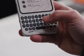 Điện thoại phím cứng kiểu BlackBerry chính thức trở lại
