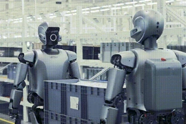 Robot hình người Trung Quốc vỡ mộng khi bước vào nhà máy
