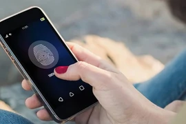 Vì sao không nên mở khóa điện thoại bằng vân tay, khuôn mặt