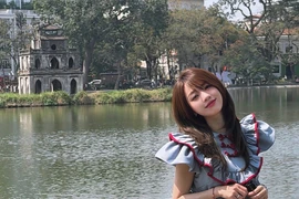 Hot girl Hà Kim "thoát Tết" hóa sinh viên gây sốt