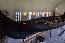 Người Viking có thật sự dùng tên lửa thiêu thuyền tang lễ?