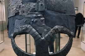 Chỉ hai mũ Viking gần nguyên vẹn được tìm thấy: bí ẩn còn lại ở đâu?