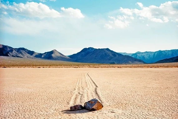 Bí ẩn đá tự di chuyển tại Thung lũng Chết finally được giải mã