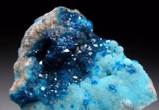 Vẻ đẹp kỳ lạ của hemimorphite, khoáng vật như “kẹo bông đại dương”