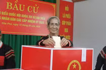 Cử tri đồng bào các dân tộc ở Tây Nguyên hân hoan nô nức đi bầu cử 