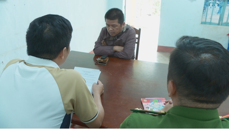 Đối tượng Phan Ngọc Phú tại cơ quan công an.