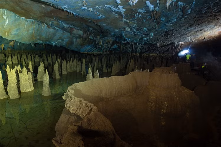 Blogger Quỷ Cốc Tử từng có rất nhiều chuyến khám phá Vườn quốc gia Phong Nha - Kẻ Bàng. Anh cho biết đã nghe nhiều tin "mật báo" rằng trong hang Va, sâu dưới lòng đất vừa xuất hiện một chuỗi thác nước liên hoàn tuyệt đẹp. Ảnh: Ngô Trần Hải An