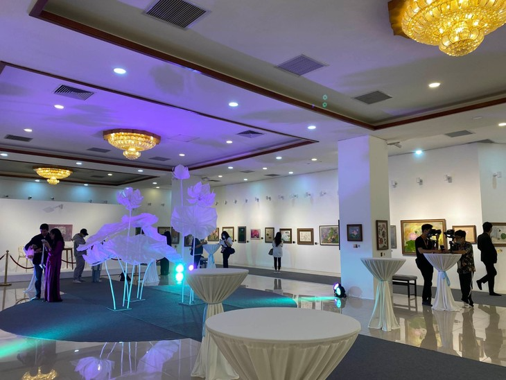 Không gian triển lãm "Nghệ thuật sen Việt 2023 - Vẻ đẹp thuần khiết". Ảnh Tâm Giang