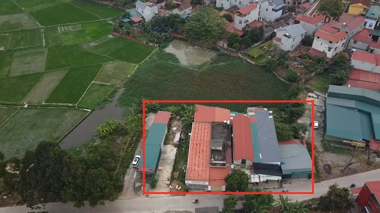 Phòng TNMT huyện Yên Dũng cùng với UBND xã Nội Hoàng cho rằng, những công trình tại khu đất Thùng Lò Só Hạc khoanh đỏ, không nằm trong diện tích đất nông nghiệp giao thầu.