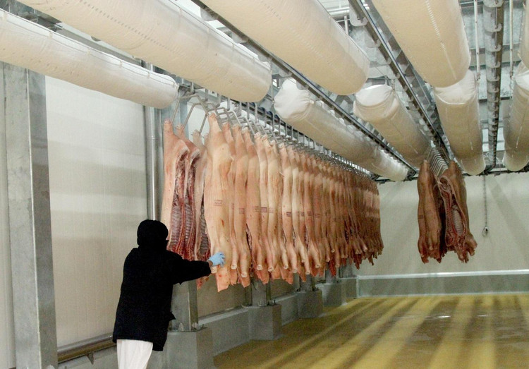 Tại các lò mổ công nghiệp, quy trình luôn đảm bảo để thực phẩm có được chất lượng tốt nhất.