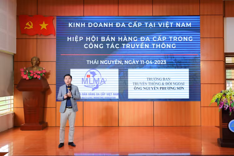 Ông Nguyễn Phương Sơn - Trưởng ban Đối ngoại và Truyền thông - Hiệp hội Bán hàng đa cấp Việt Nam chia sẻ tại hội thảo