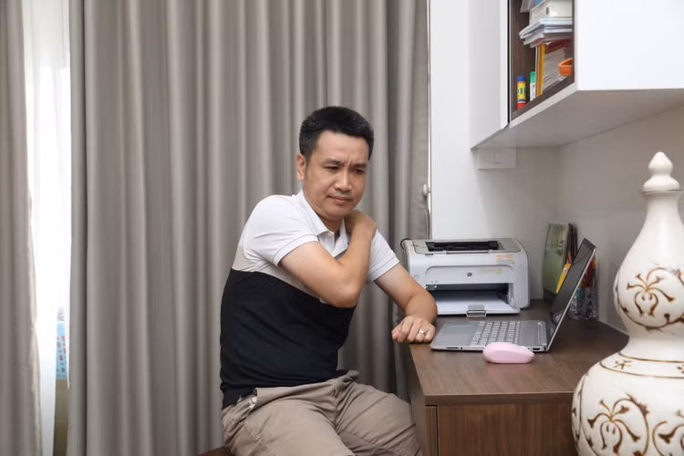 Cơ thể mệt mỏi khiến anh Thuần thiếu năng lượng làm việc