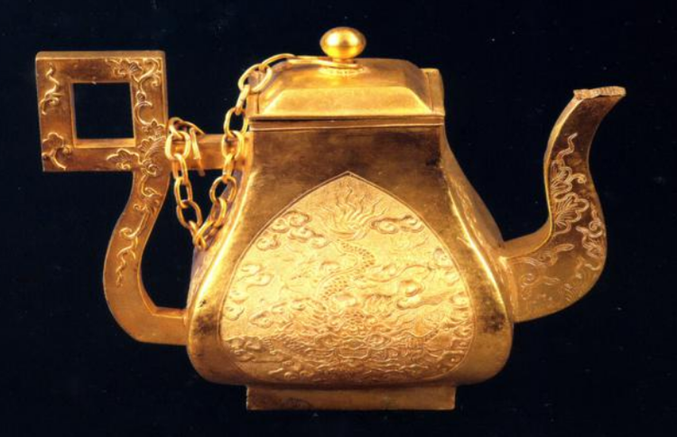 Ấm vàng trong cung đình triều Nguyễn