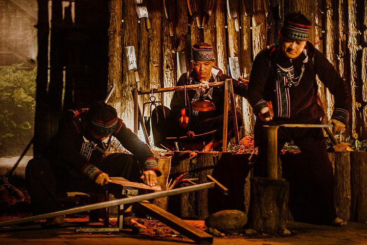 Show diễn thực cảnh Sa Pa lặng lẽ yêu - The Mong Show diễn ra trong ngày 20 - 21/12/2022 là sản phẩm du lịch đặc sắc trong Lễ hội mùa đông Sa Pa.