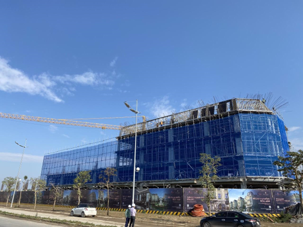 Sunshine Capital Tay Thang Long đang được gấp rút thi công hoàn thiện.