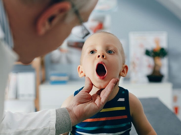 Viêm amidan tái phát là tình trạng thường gặp ở trẻ nhỏ Viêm amidan tái phát là tình trạng thường gặp ở trẻ nhỏ