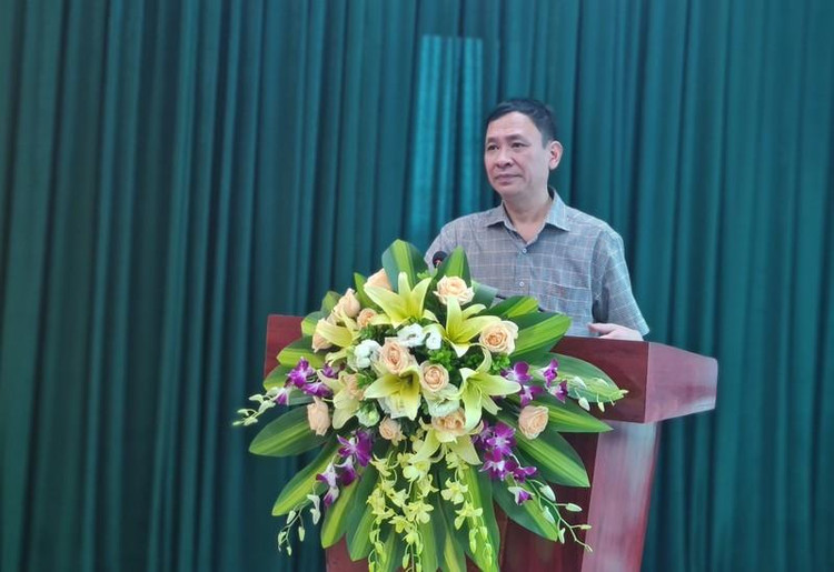 PGS.TS Lâm Quốc Tuấn, Viện trưởng Viện Xây dựng Đảng, Học viện Chính trị quốc gia Hồ Chí Minh tại Hội nghị.