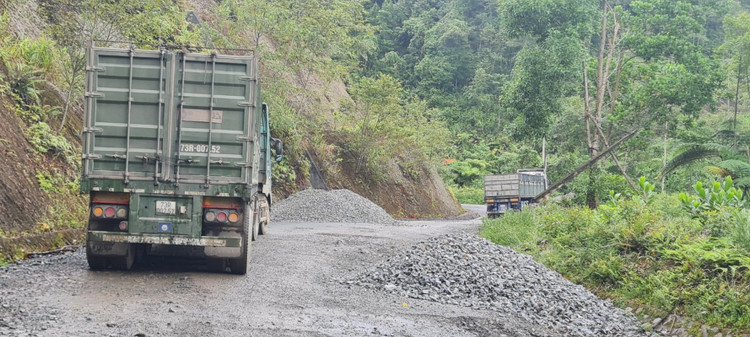 Mới đây, tỉnh Quảng Nam có công văn gửi Bộ Giao thông Vận tải về kết quả nghiên cứu các phương án mở rộng, nâng cấp quốc lộ 14D. Trước đó, Bộ Giao thông Vận tải cho rằng, phương án đầu tư tuyến đường hoàn toàn mới là không khả thi và đề xuất UBND tỉnh Quảng Nam nghiên cứu phương án mở rộng tuyến đường hiện trạng theo hình thức doanh nghiệp đầu tư không hoàn lại.