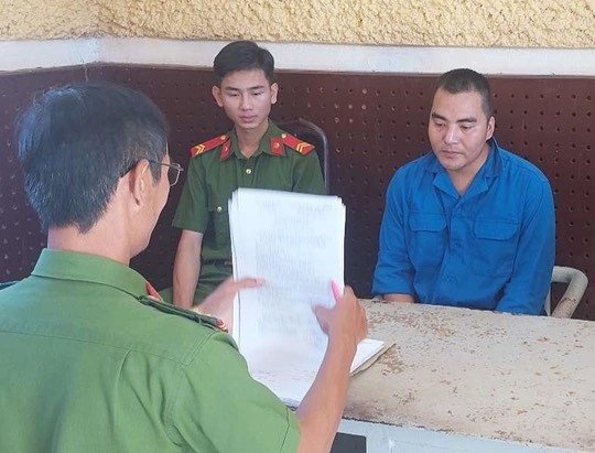 Đối tượng Bạch Thành Lâm tại cơ quan công an.