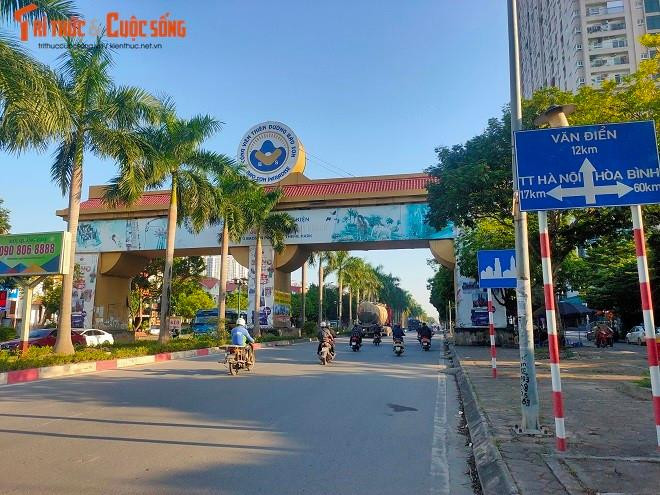 Tọa lạc tại vị trí đắc địa trên mặt đường Lê Trọng Tấn kéo dài (xã An Khánh, Hoài Đức, Hà Nội), cách đại lộ Thăng Long chỉ vài trăm mét, Khu đô thị Thiên đường Bảo Sơn từng là &quot;cơn sốt&quot; với rất nhiều nhà đầu tư bất động sản và những người có nhu cầu nhà ở cao cấp nhiều năm về trước.