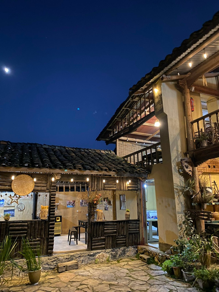 Một lần lạc bước vào ngôi làng cổ tích này, du khách sẽ chẳng muốn rời đi trước khung cảnh thiên nhiên quá đỗi trữ tình và yên bình đến như vậy. Ảnh Long Hoang