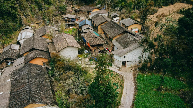 Ngôi làng này được ví như là thế giới cổ tích bởi sở hữu những nếp nhà bình yên, xinh đẹp tựa như trong các quyển truyện chúng ta thường được nghe từ thuở nhỏ. Ảnh miavn